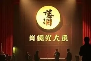 《春分之后》横版封面，操场边抽芽的树枝与校服背影